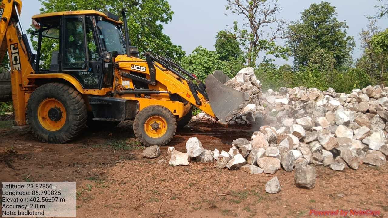 Bokaro News : जंगल से छह ट्रैक्टर क्वार्ट्ज पत्थर जब्त