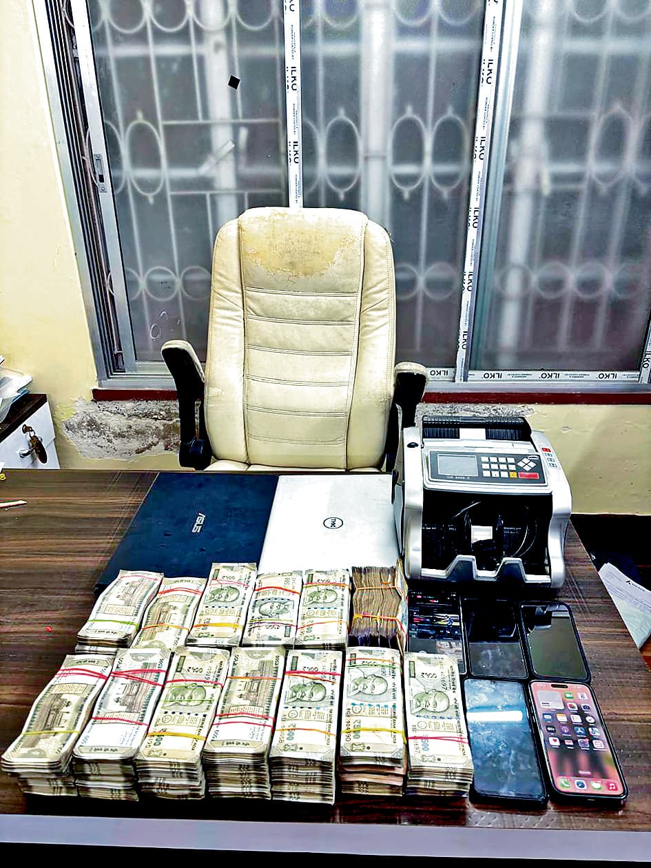 डिजिटल अरेस्ट के नाम पर डरा कर लोगों को ठगने वाले गिरोह के तीन सदस्य गिरफ्तार