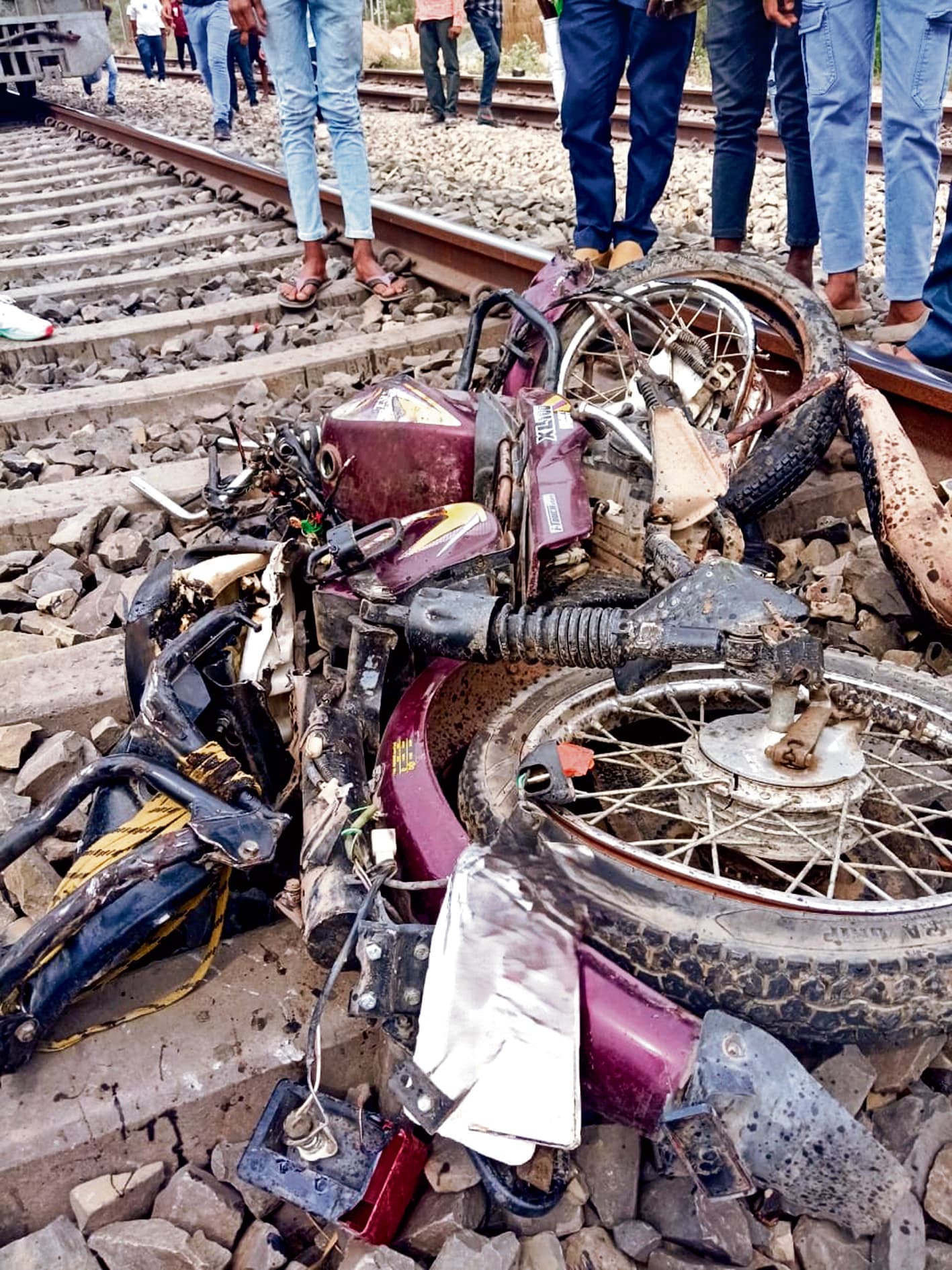 hajipur news. गलत तरीके रेलवे ट्रैक पार करने से तीन माह में 335 लोगों की गयी जान