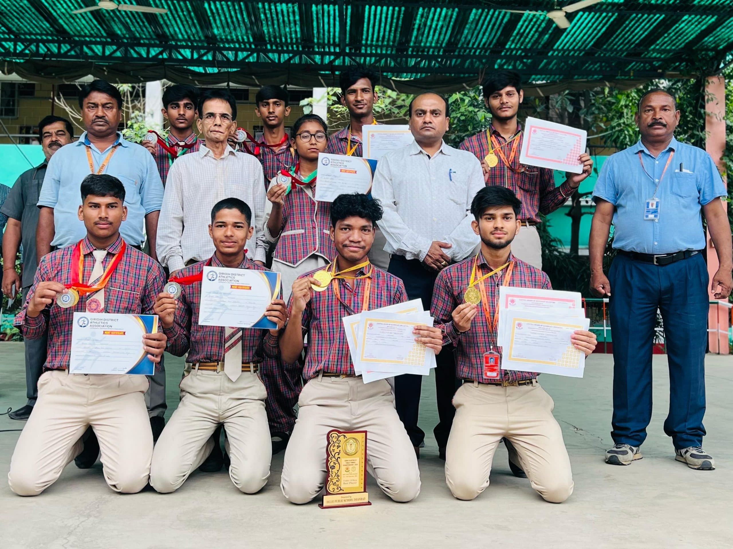 Giridih News: पांच स्वर्ण व छह रजत समेत बीएनएस डीएवी के खिलाड़ियों ने जीते 15 पदक