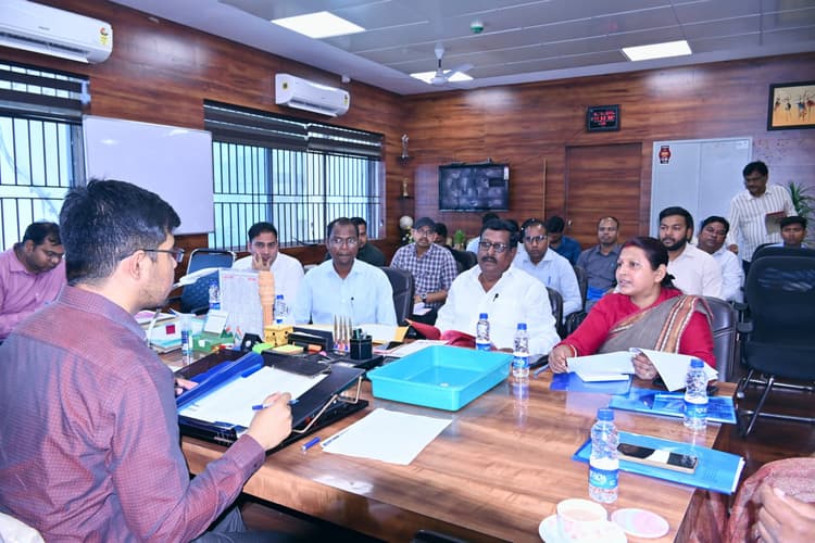 Giridih News: जिला पर्यटन संवर्धन परिषद के शासी निकाय की बैठक, डीसी ने दिये कई निर्देश