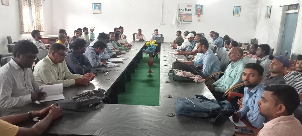 आवास योजनाओं की बीडीओ ने की समीक्षा, दिये निर्देश