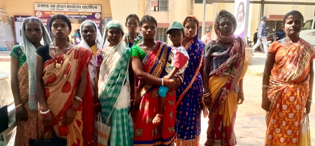 East Singhbhum News : अबुआ आवास के नौ लाभुकों से बिचौलिये ने  "2.70 लाख ठगे "