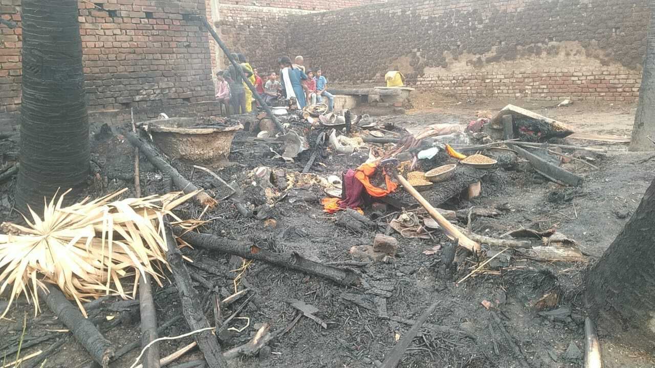 ठनका गिरने से दादा पोता व चाचा की मौत, आठ झुलसे