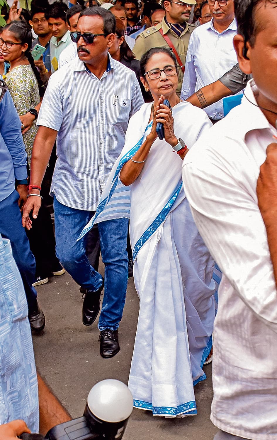 मुर्शिदाबाद हिंसा : पीड़ितों से मिलीं सीएम ममता बनर्जी, हर संभव सरकारी मदद का दिया आश्वासन