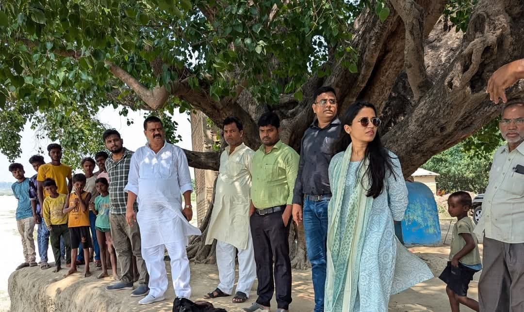 Motihari: एसडीओ ने किया केशरे हिंद बांध का निरीक्षण