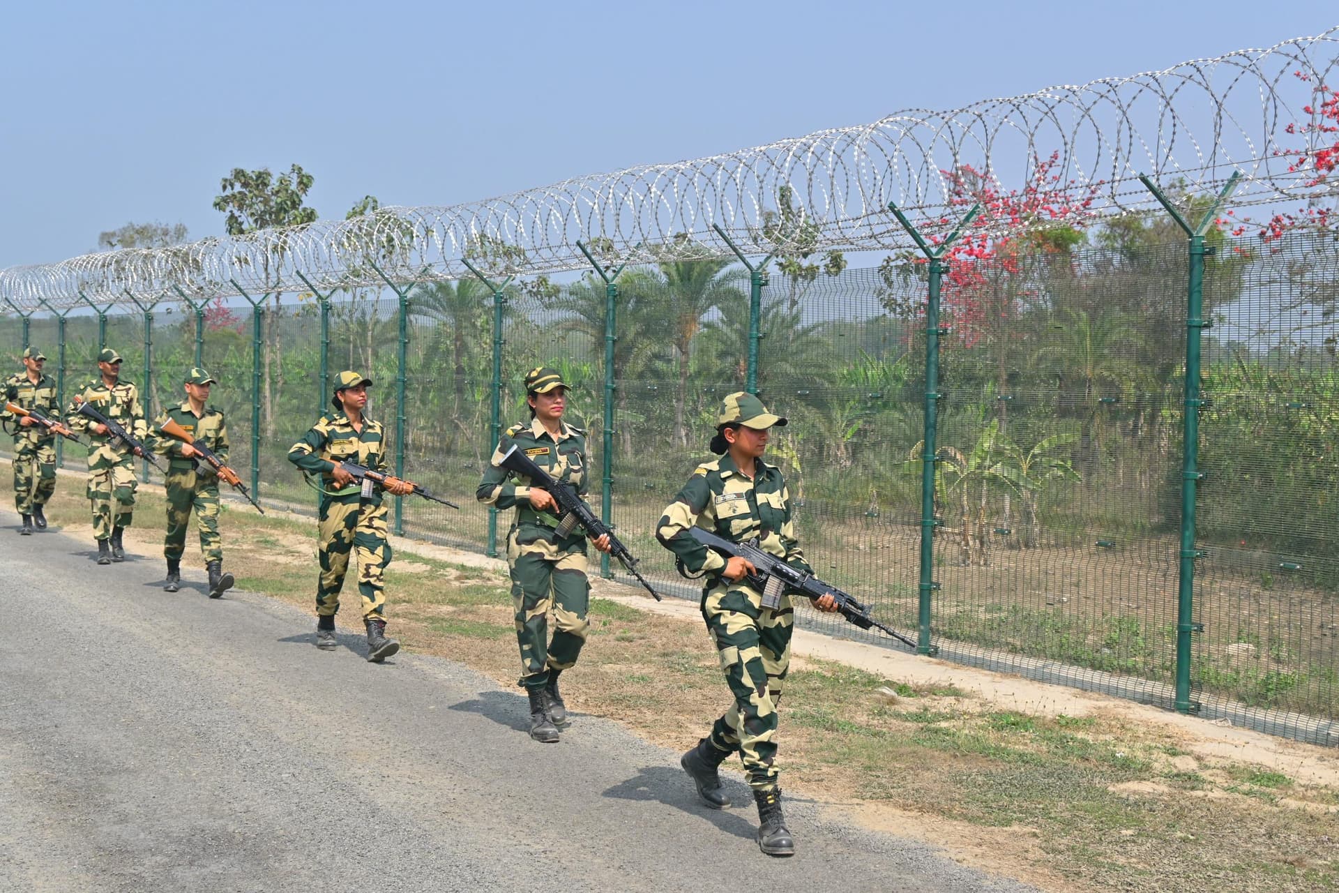 भारत और बांग्लादेश की सीमा पर हाइ अलर्ट