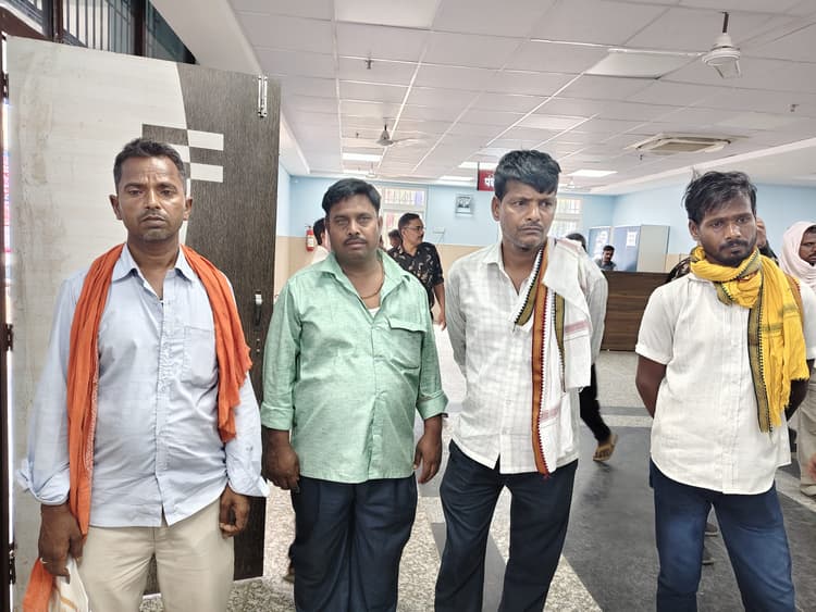 सड़क हादसे में जख्मी किशोर की मौत, घर में कोहराम
