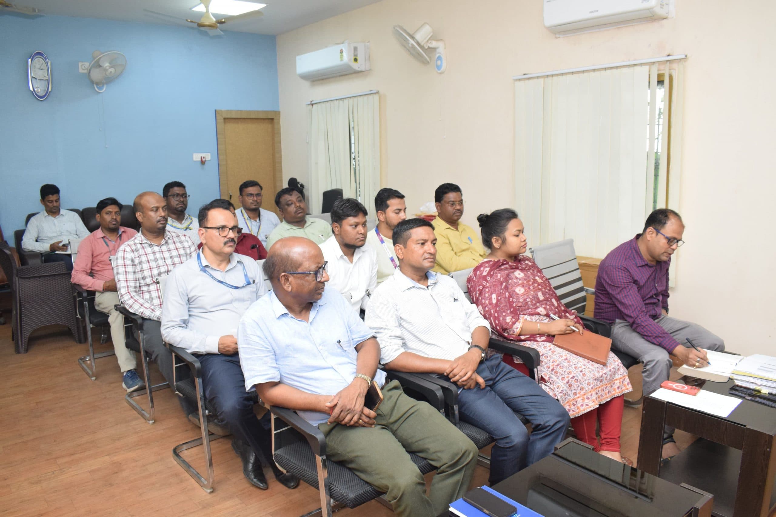 स्कूल, पोस्ट ऑफिस व आंगनबाड़ी केंद्रों में आधार कैंप लगाने का निर्देश