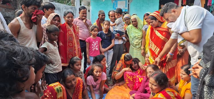 युवक का शव पहुंचा गांव, दहाड़ मार रोने लगे परिजन