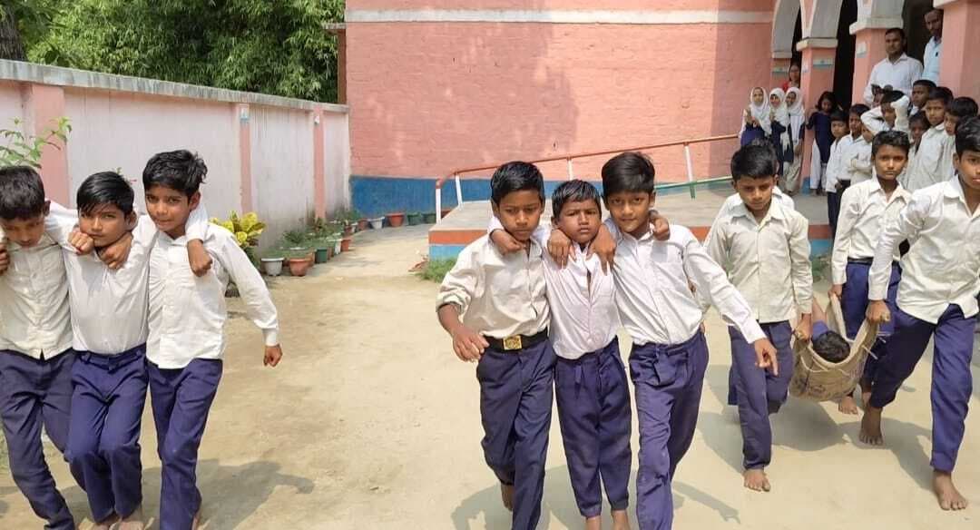 मॉकड्रिल में बच्चों को दी गयी बचाव की जानकारी