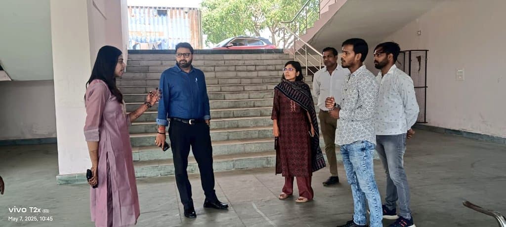 नगर पंचायत और संवेदक बस स्टैंड का निर्माण जल्द पूरा करें : डीसी