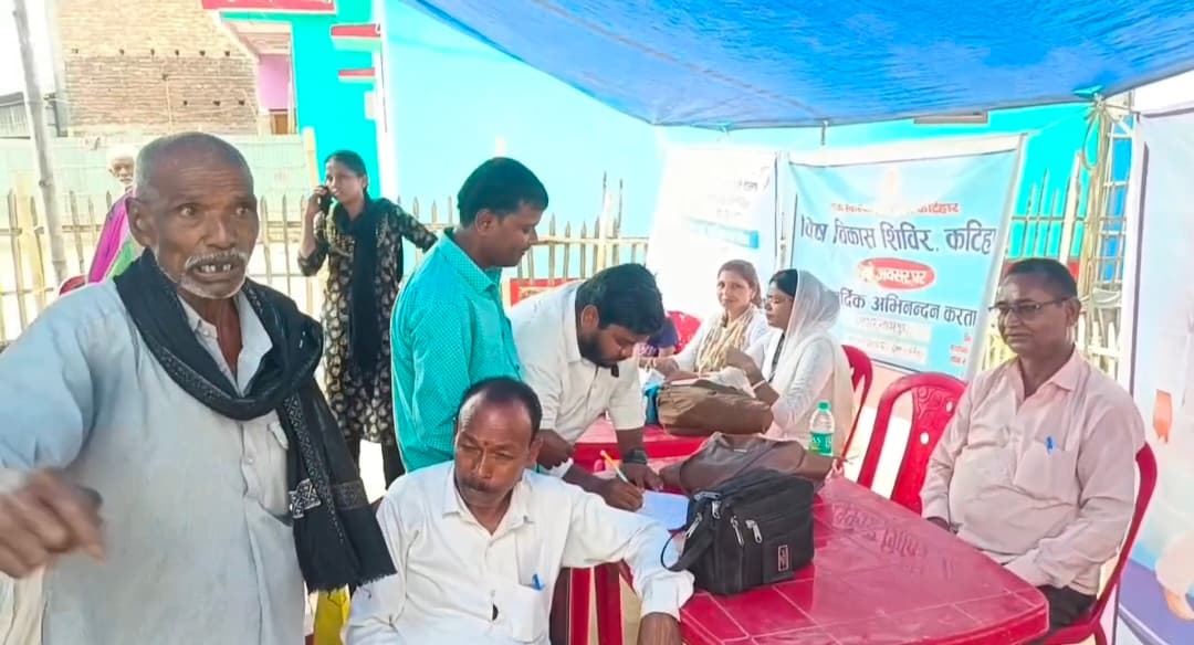 विशेष विकास शिविर में पंचायत सचिव पर चढ़ावा लेने का आरोप