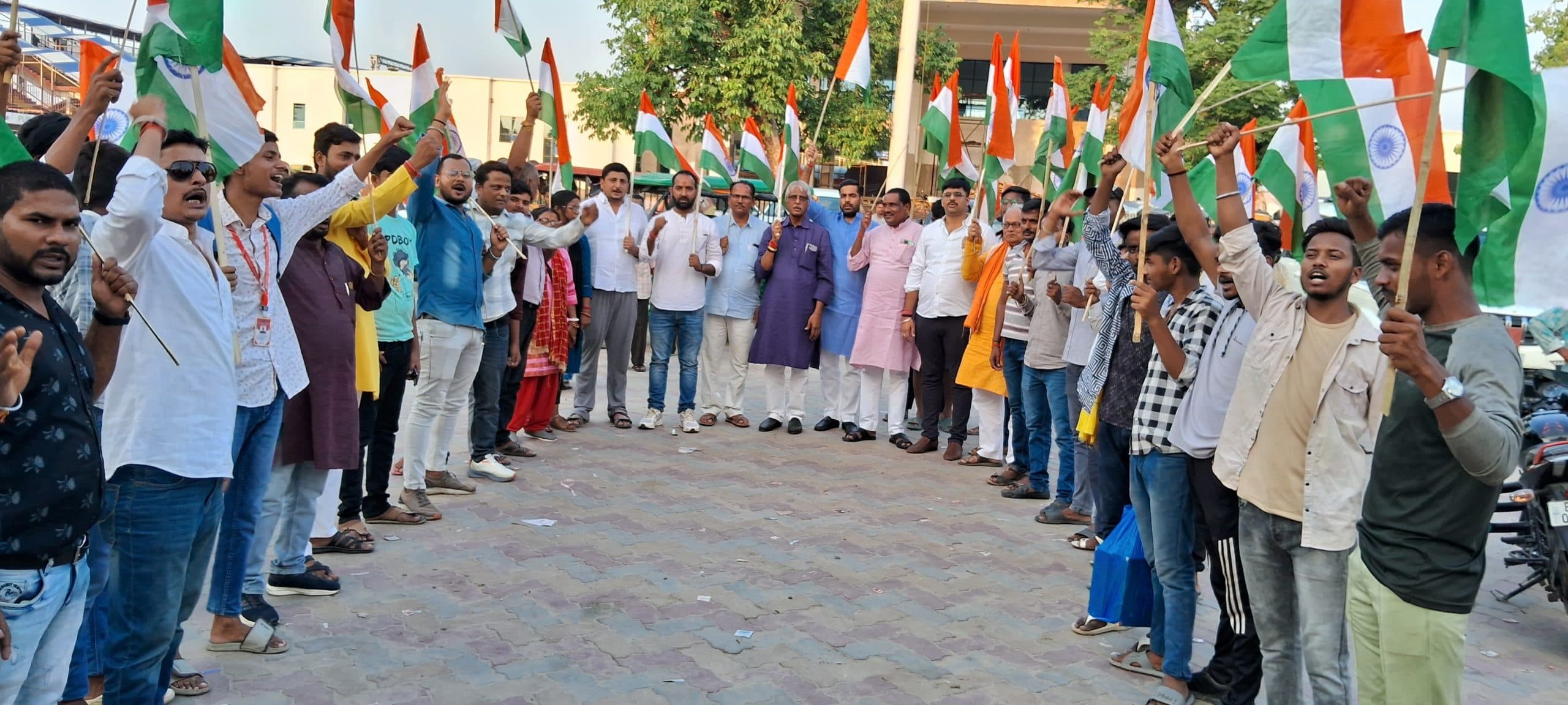 ऑपरेशन सिंदूर की सफलता पर भाजयुमो ने मनाया जश्न, सैनिकों के शौर्य को किया सलाम