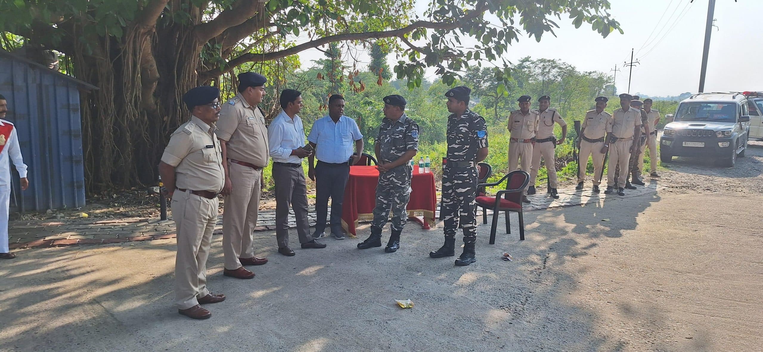 डीएम और एसपी ने संयुक्त रूप से बॉर्डर का किया निरीक्षण, दिये आवश्यक निर्देश