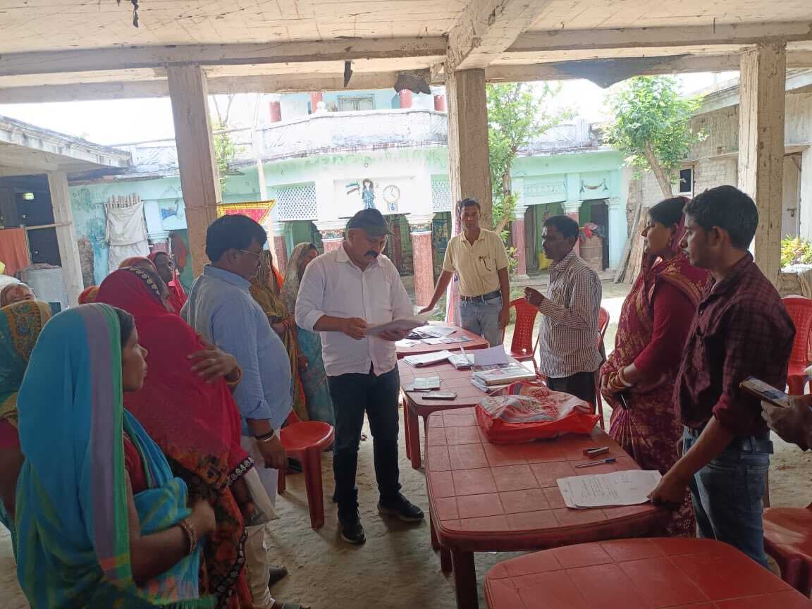 हर हाल में एससी/एसटी वर्ग के लोगों तक पहुंचे सरकारी योजनाओं का लाभ : एसडीएम