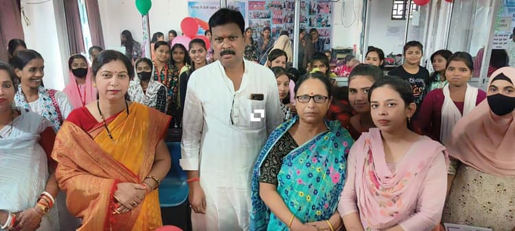 प्रतिभागियों को दिया गया कम्प्यूटर प्रशिक्षण प्रमाण पत्र