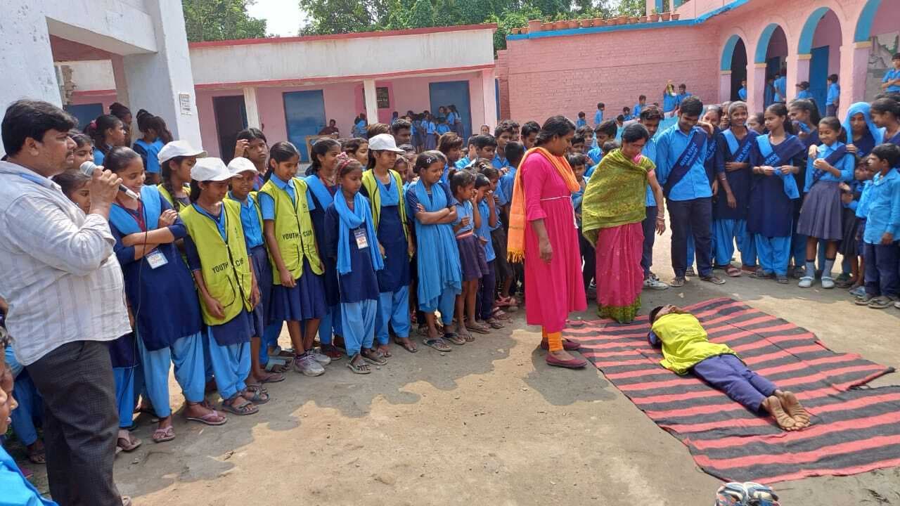 मनिहारी के कन्या मध्य विद्यालय में मॉक ड्रिल का आयोजन