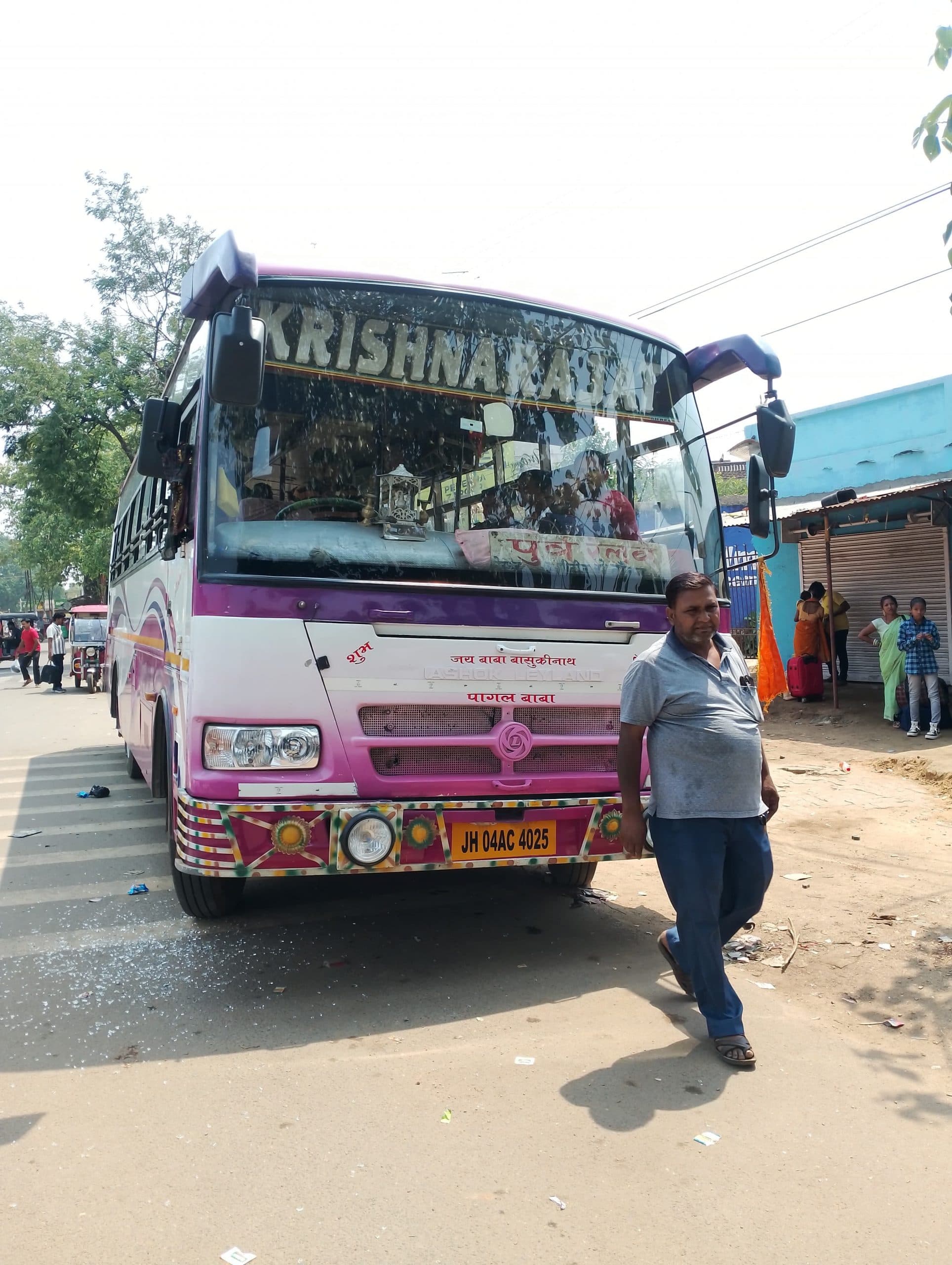Deoghar news : आइएसबीटी की जगह जहां-चहां से संचालित हो रही बसों पर प्रशासन की सख्ती, दो वाहन जब्त,  पांच से 15250 रुपये जुर्माना वसूला