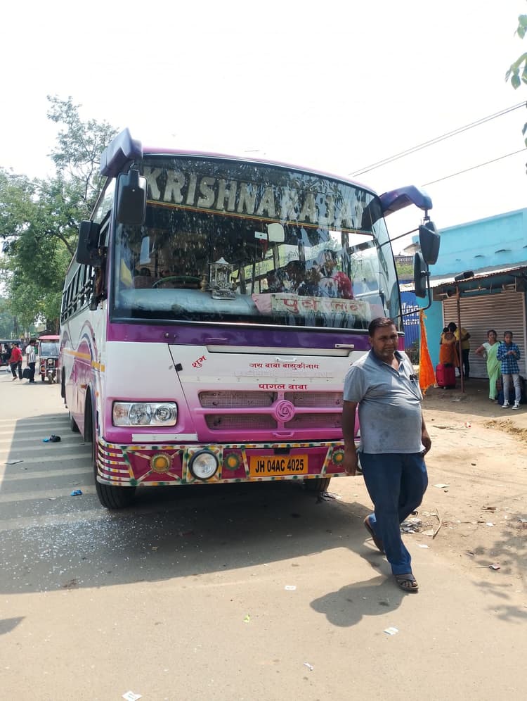 Deoghar news : आइएसबीटी की जगह जहां-चहां से संचालित हो रही बसों पर प्रशासन की सख्ती, दो वाहन जब्त,  पांच से 15250 रुपये जुर्माना वसूला