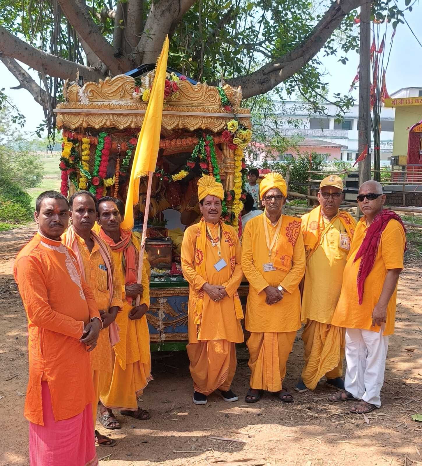 गायत्री तीर्थ शांतिकुंज हरिद्वार ज्योति कलश रथ पहुंचा मधुपुर