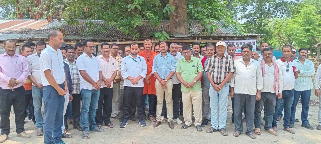 कातिब की मौत पर दस्तावेज नवीस संघ ने किया कलमबंद हड़ताल