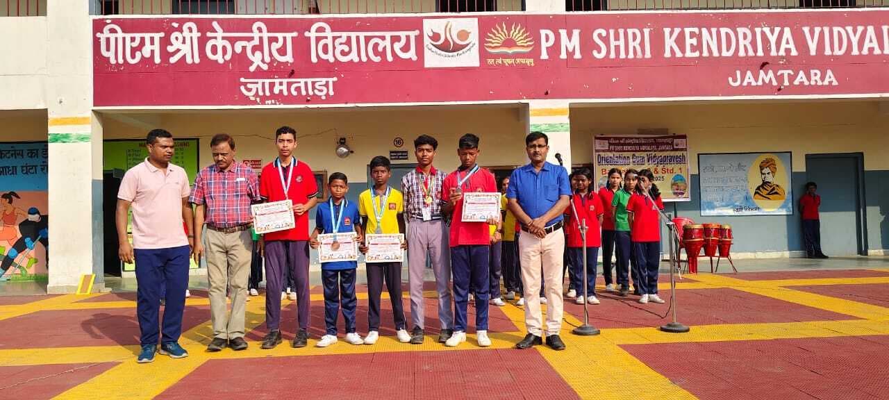 उत्कृष्ट प्रदर्शन करने वाले विद्यार्थी हुए सम्मानित