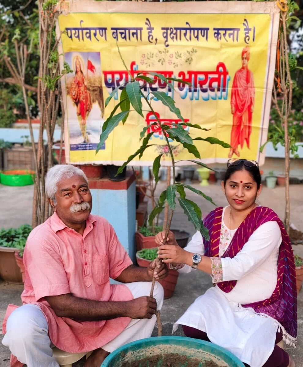 आम का पौधा लगा मनाया गया विश्व मांसाहारी पौधा दिवस