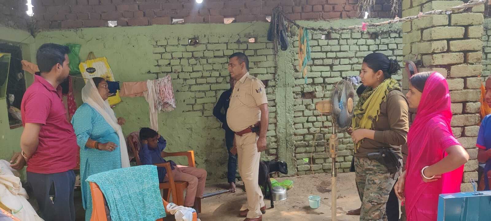 घर से ढाई लाख नकदी समेत सामान की चोरी