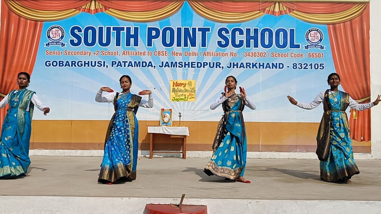 Jamshedpur news. साउथ प्वाइंट स्कूल में मनायी गयी रवींद्रनाथ टैगोर जयंती