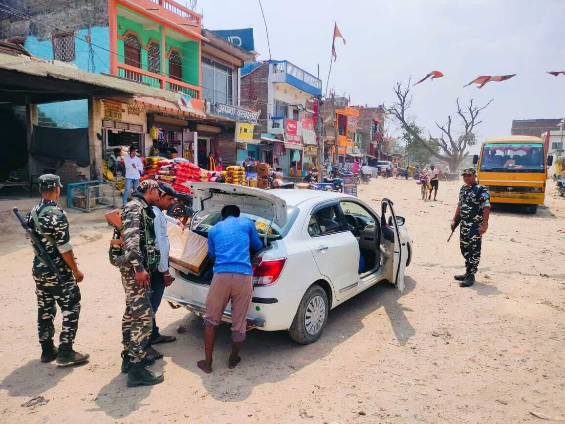 Madhubani News : इंडो नेपाल सीमा पर वाहनों व सामानों की जा रही तलाशी