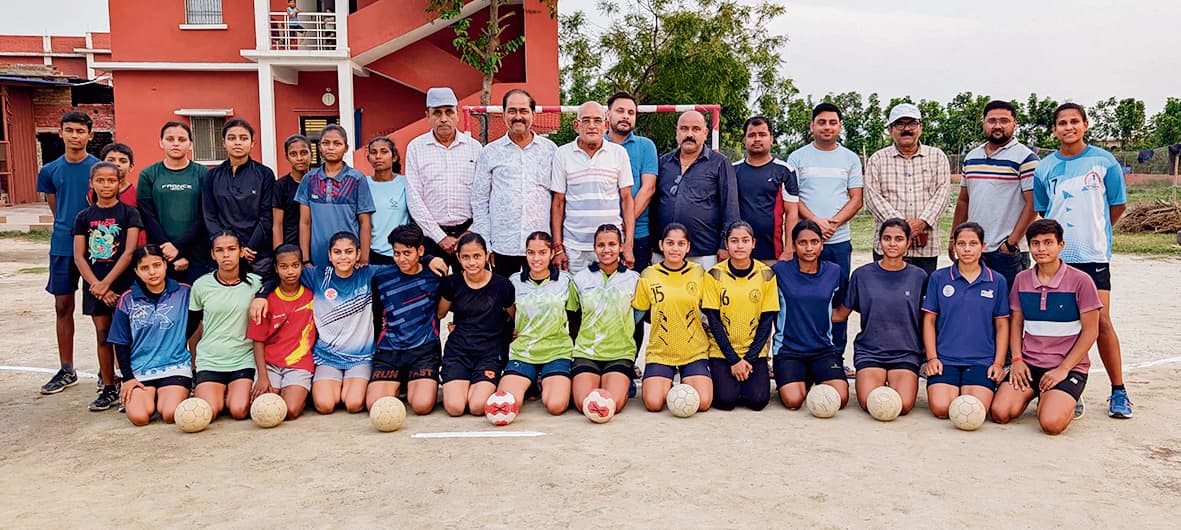 Saran News : बिहार राज्य सीनियर व जूनियर हैंडबॉल बालिका का आवासीय प्रशिक्षण शुरू