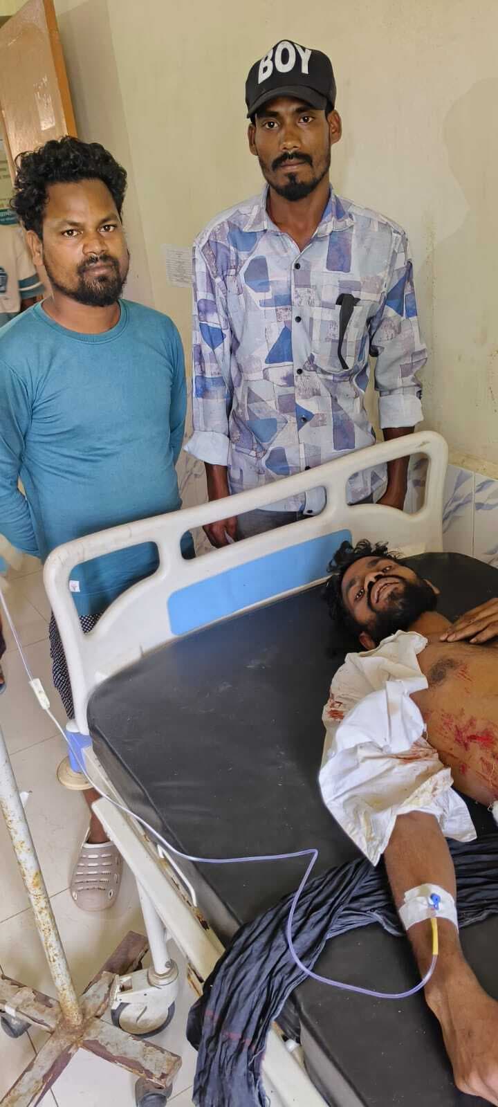 पैसेंजर ट्रेन से गिर कर युवक घायल