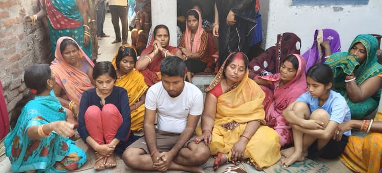 Darbhanga News: बेटी की डोली उठने से पहले पिता की अर्थी उठी