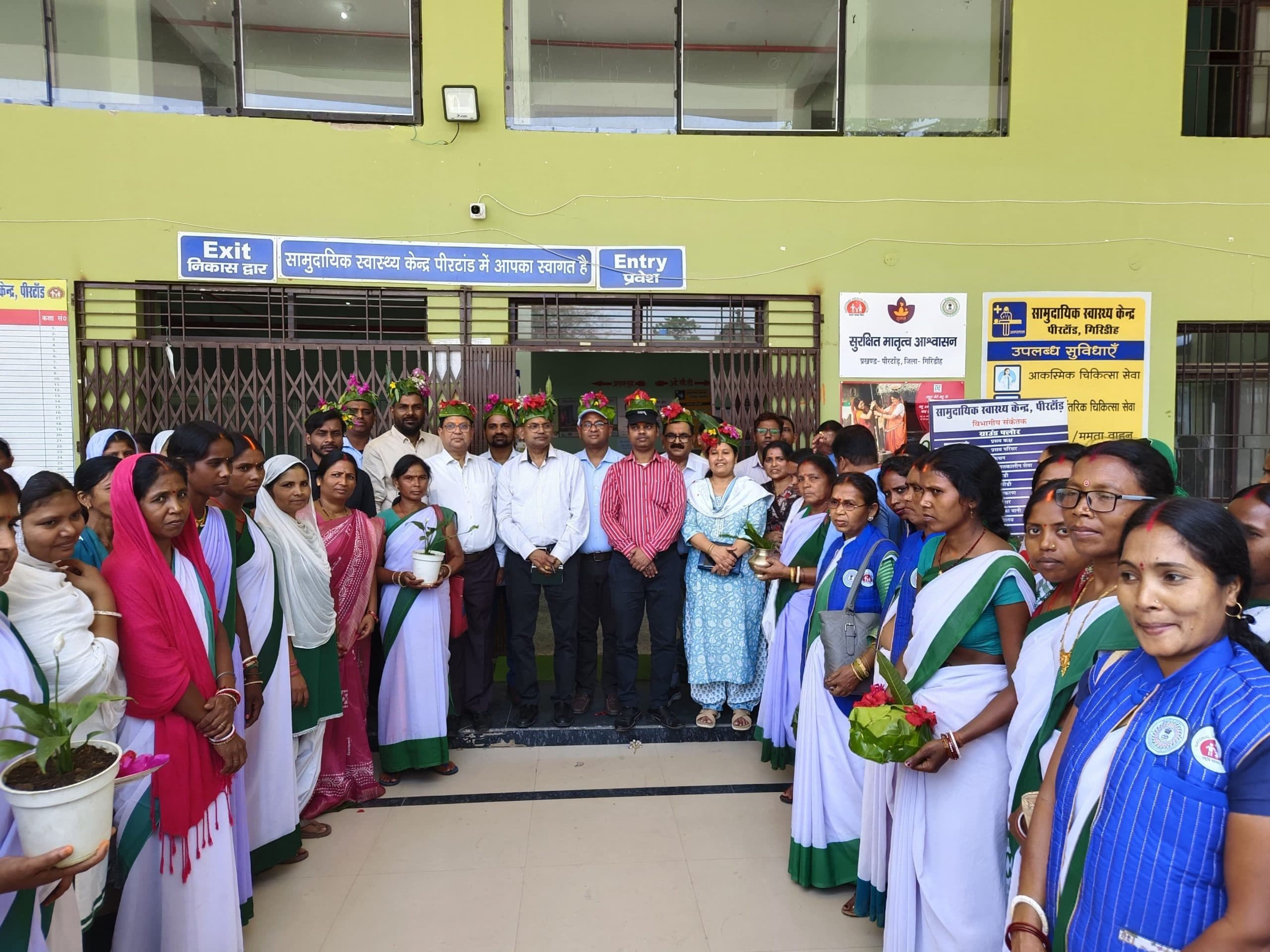 Giridih News :एसआरएम टीम ने किया सीएचसी व आयुष्मान आरोग्य मंदिर का निरीक्षण