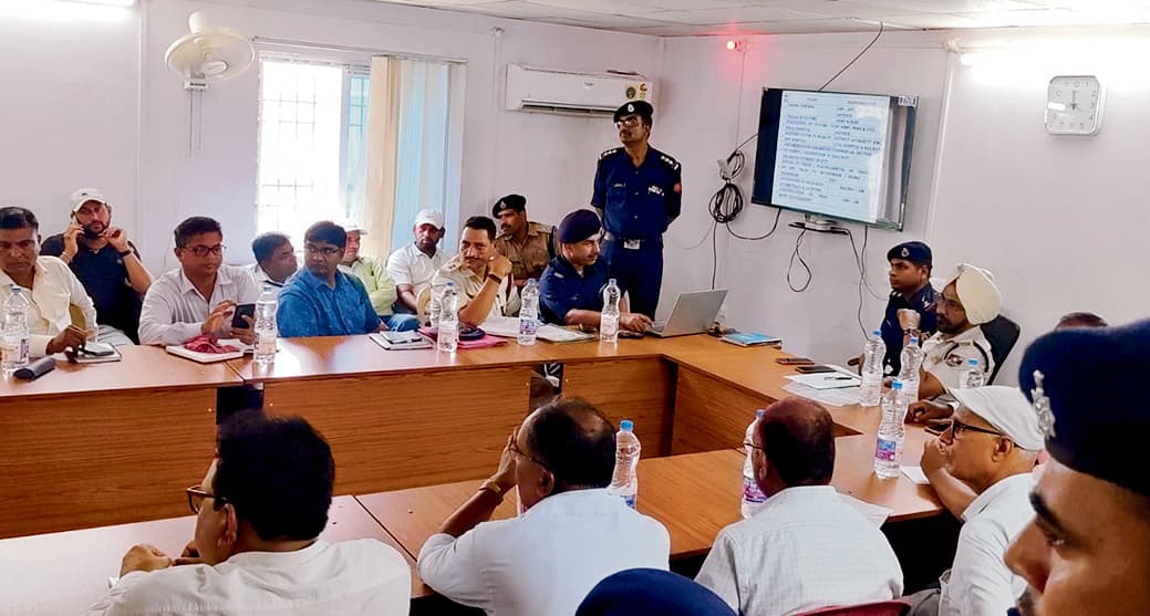 Gaya News : आपदा को लेकर अधिकारियों के साथ रेल पुलिस को प्रशिक्षण