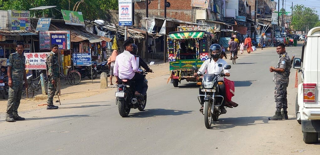 14 बाइकों का काटा गया 38,650 रुपये का चालान