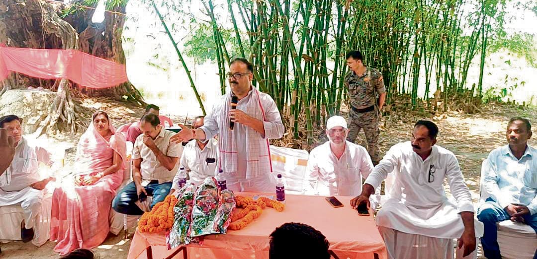 hajipur news. विधायक ने किया वाया नदी उड़ाही का शुभारंभ