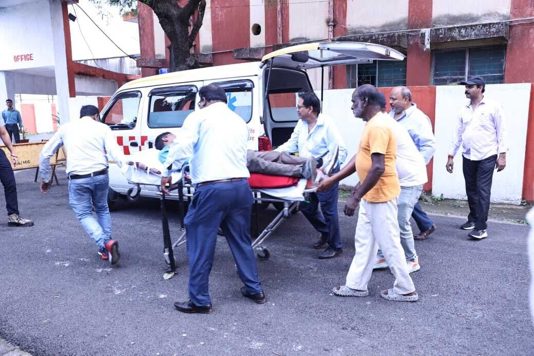 East SInghbhum News : सायरन बजते ही ब्लैक आउट, नागरिकों को सुरक्षित कर घायलों को पहुंचाया अस्पताल