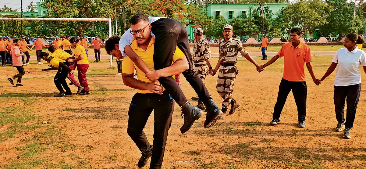 Rourkela News: मॉक ड्रिल में हवाई हमले में जीवन रक्षा, क्षति कम करने का मिला प्रशिक्षण