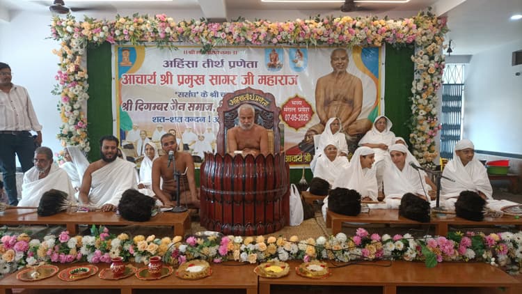 इंसानियत की रक्षा करते करें इंसान की सेवा