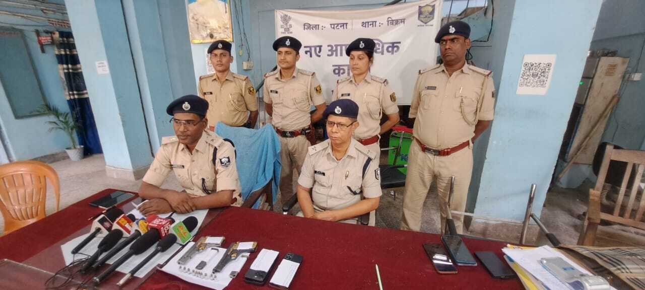 घटना को अंजाम देने जुटे थे अपराधी, दो पिस्तौल, नौ गोली बरामद