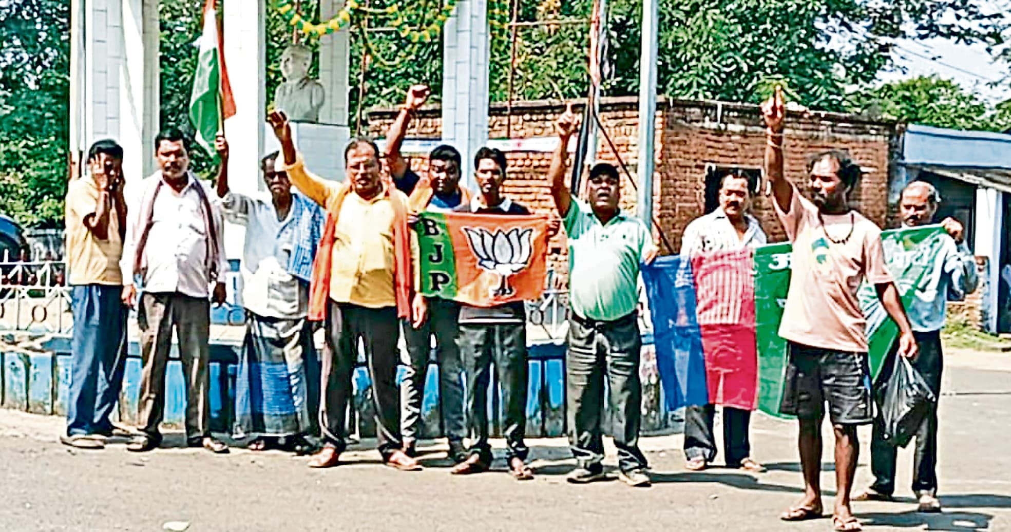 Bokaro News : भाजपा कार्यकर्ताओं ने फोड़े पटाखे, लगा हिंदुस्तान जिंदाबाद का नारा