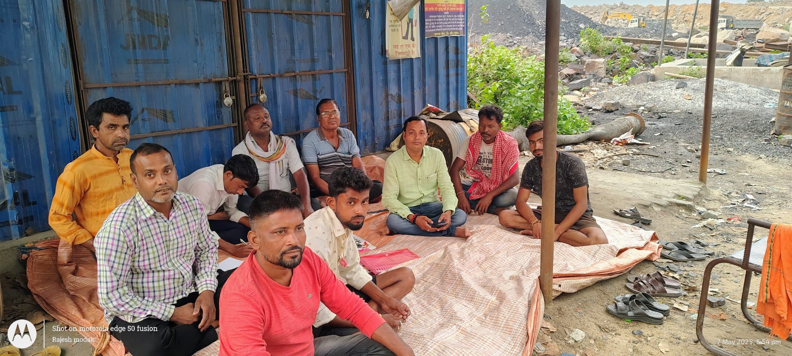 Dhanbad News: नियोजन-मुआवजे को ले दूसरे दिन भी खुशरी ओसीपी में ठप रहा काम