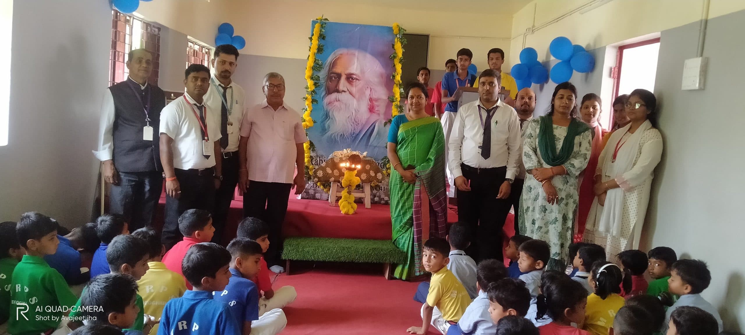 Deoghar news : स्कूल में मनी रवींद्र जयंती, ड्राइंग कंपटीशन में बच्चों ने उकेरे रंग