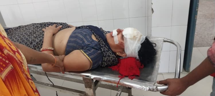 बेतरी के पास बाइक से गिरकर महिला हुई घायल