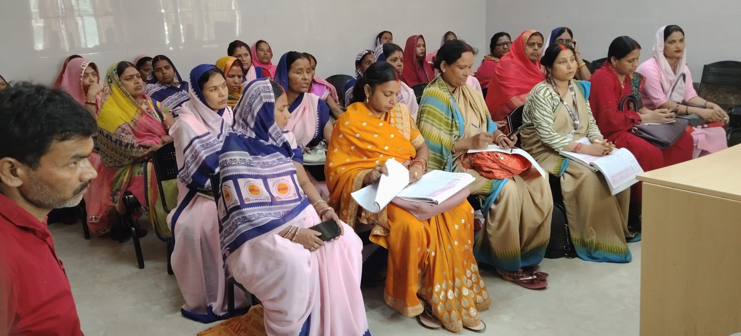 Motihari: आशा कार्यकर्ताओं के साथ हुई समीक्षा बैठक