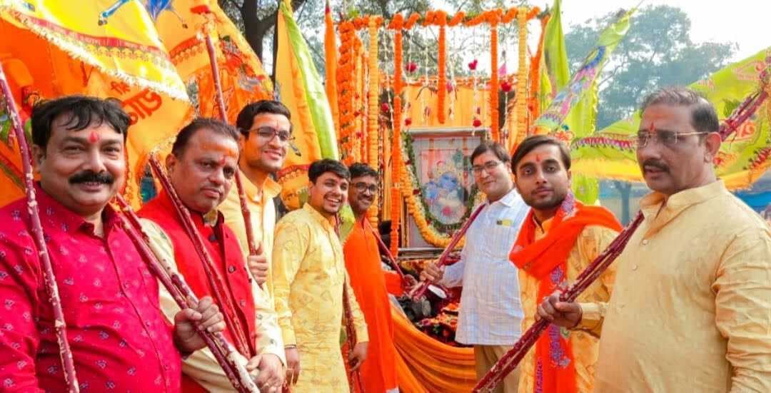 Dhanbad News : मारवाड़ी समाज के युवाओं का जत्था कतरास से झरिया के लिए निकला