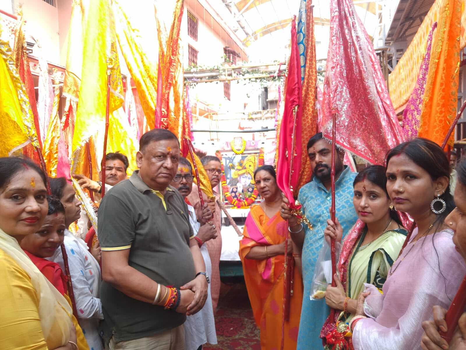 Dhanbad News : वैशाख माह की एकादशी पर निकली शोभा यात्रा