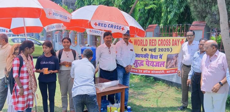 झंडोत्तोलन कर मनाया गया विश्व रेडक्रॉस दिवस